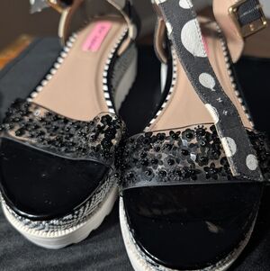 Betsey Johnson FAEGAN wedge sandals Size 9.5